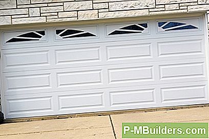 Asendades Garage Door Panels: Levinud Vead VĂ€ltida