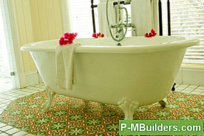 Hur Man Installerar Drain Och Supply Lines Till En Clawfoot Tub