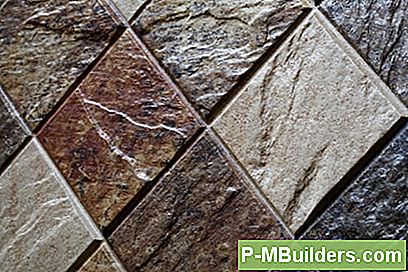 Hur Man Installerar Tile Runt Ett Rör