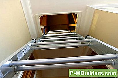 Sådan Seal Your Attic Access Door