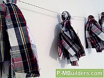 VĂĽrtsi Oma Mantel Koos Plaid Puukoor Garland