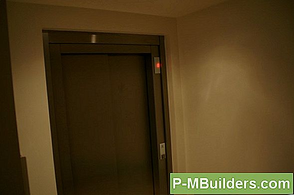 Brug Af Et Gulvslibemaskine På Trapper
