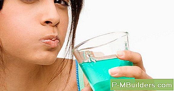 Verwenden Von Mundwasser, Um Moskitos Fernzuhalten