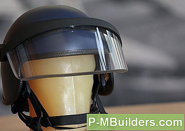 Wie Man Eine Handfeuerwaffe Demontiert Und Säubert