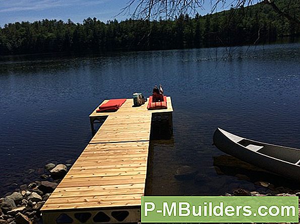 Wood Vs Aluminum Dock: Kostnad, Holdbarhet Og Sikkerhet