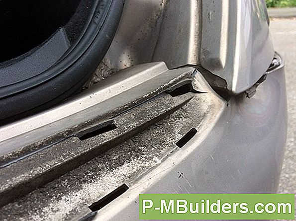 Hoe Een Plastic Bumper Deuk