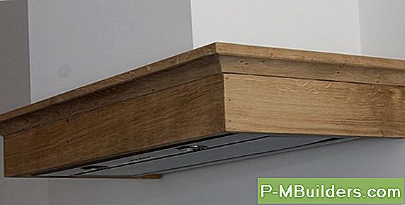 Afwerking Van Een Houten Venster Kroonlijst