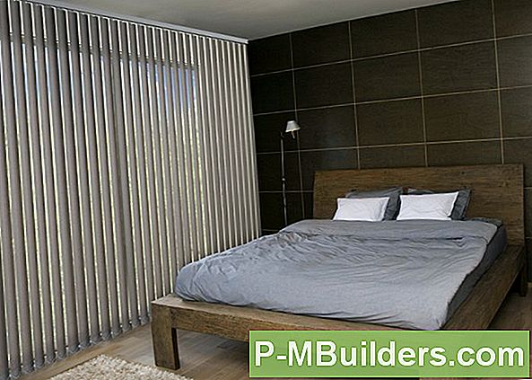 http://files.p-mbuilders.com/pic/upload/2010-dut-decorating-painting/make-your-own-lined-curtains.jpg