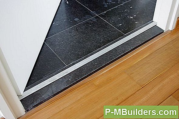 SkÀr Aluminium Med En Saber Saw
