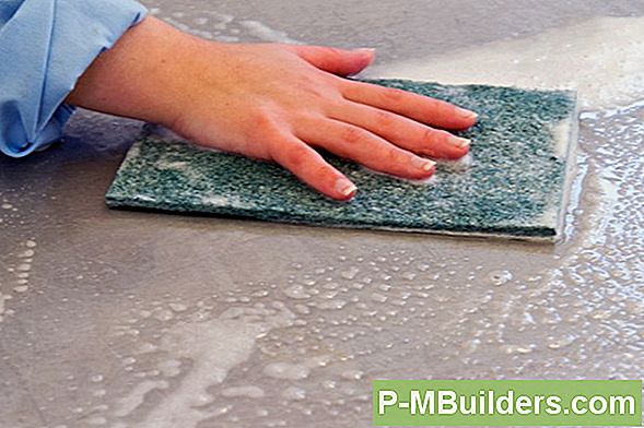 Hoe Plastic Deck Tiles Verwijderen