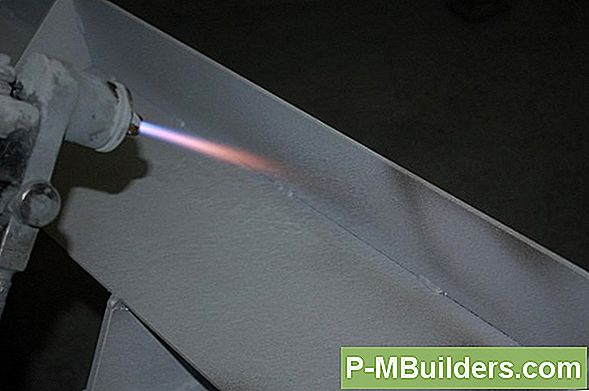 Hur Spray Paint Metal Car Ramper Korrekt