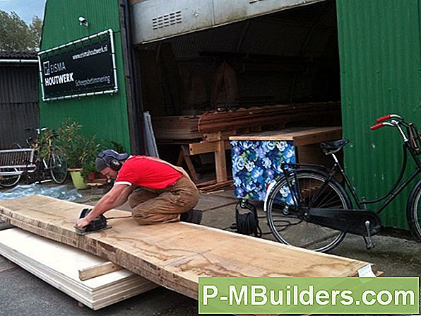 Hoe Cedar Fence-Berichten Te Installeren