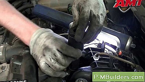 Hoofdbouten Verwijderen Uit Een Motor