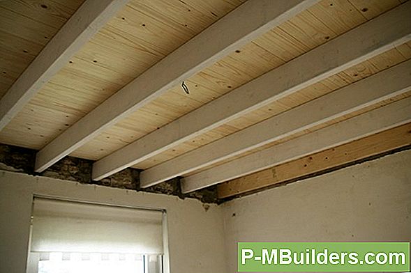 Een Multiplex Plafond Voor De Veranda Bouwen