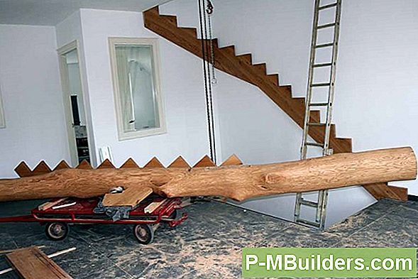 Installeren Van Een Vormstoelframe Rond Een Gebogen Muur