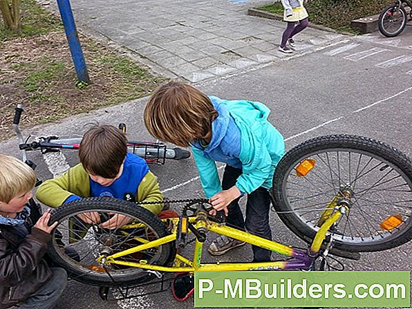 Hoe Een Fietsband Te Verwijderen Om Een Tube Te Vervangen