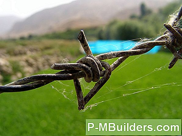 Razor Wire Vs Classic Barbed Wire