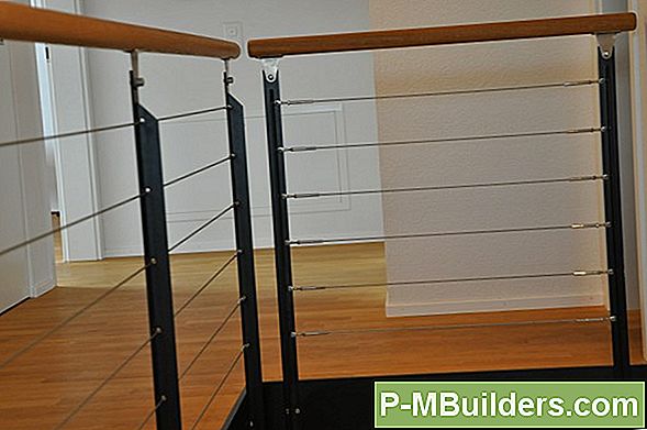 Wie Man Ein Holzgeländer Für Ihr Deck Installiert