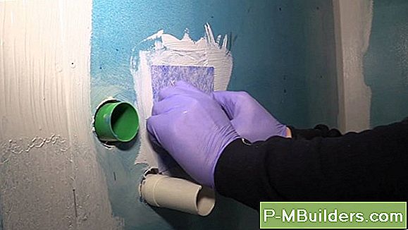 Tillämpa Poly Tape Till Ett Elstängsel Säkert