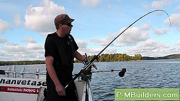 Användning Av En Gummimackmat På En Lekplats