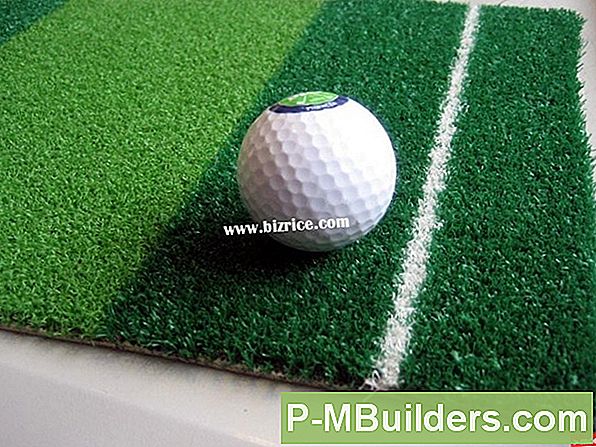 Nylon Putting Greens Vs. Astroturf Putting Greens