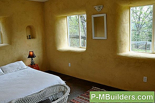 Den Strawbale Earthen House