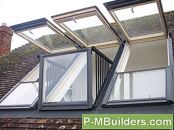 Installeer Een Skylight 6 - Opening The Roof
