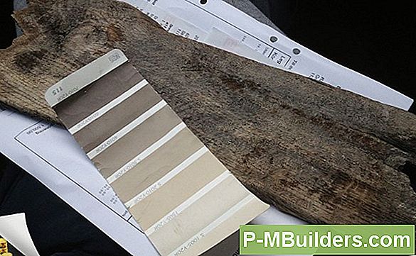 Vad Är Det Bästa Träet För En Baseboard?