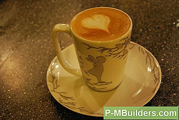 Latte Art Blir En Riktig Barista