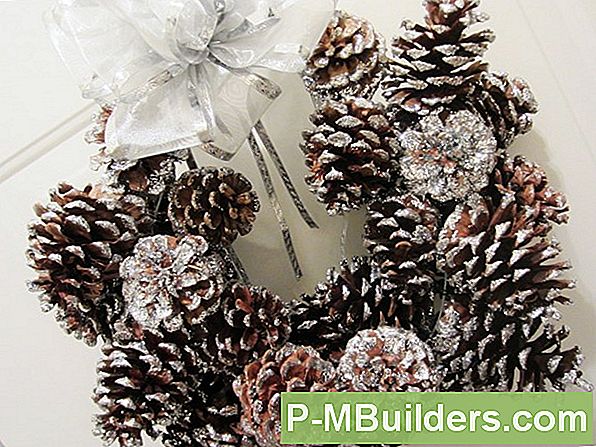 Pin Cone Wreath DIY