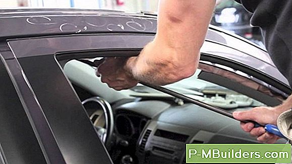 Auto Dent Repair: Hoe Een Auto Uitdeuken Zonder Schade Aan Te Richten
