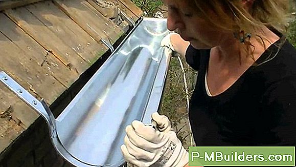 Hur Man Installerar En Aluminium Downspout