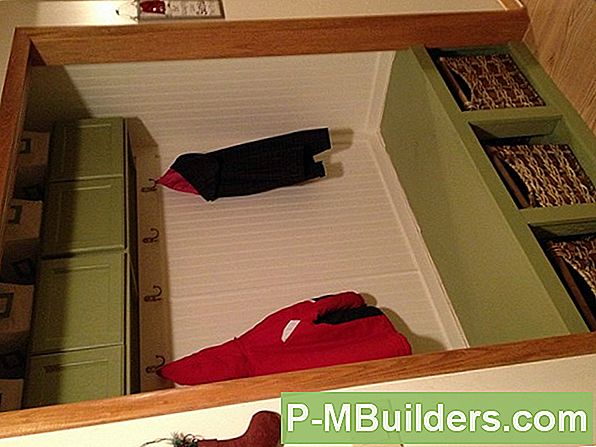 Een Mudroom-Closet Toevoegen Aan Uw Mudroom