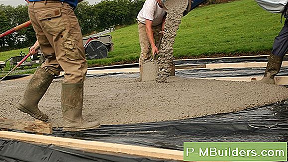 Wie Man Eine Concrete Driveway Schürze Installiert